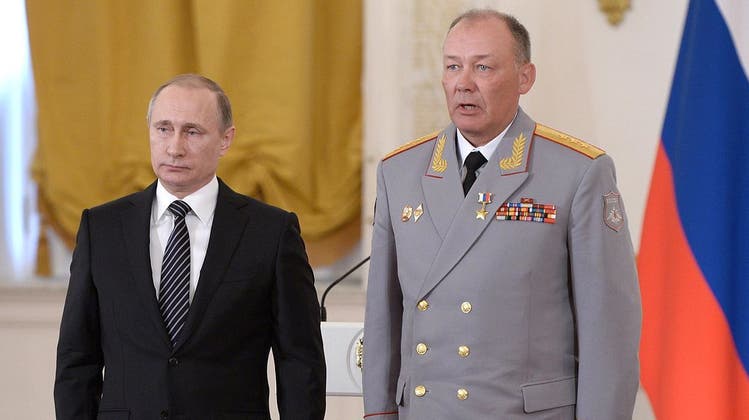 2016 ehrte Wladimir Putin seinen General Alexander Dwornikow für dessen Einsatz in Syrien mit der höchsten russischen Auszeichnung überhaupt. Seither darf sich Dwornikow «Held der russischen Föderation» nennen. (Wikipedia)