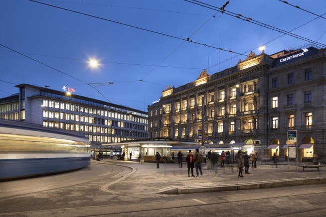 Der Schweizer Finanzplatz – im Bild der Zürcher Paradeplatz – bekommt einen neuen Bankenombudsmann. (Symbolbild)
