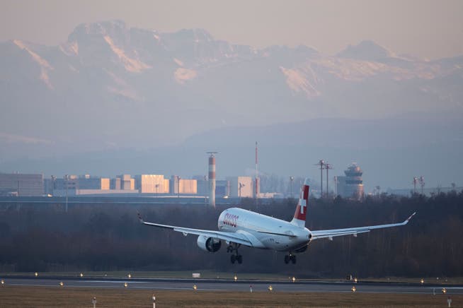 1,3 Millionen Personen flogen im März über den Flughafen Zürich.