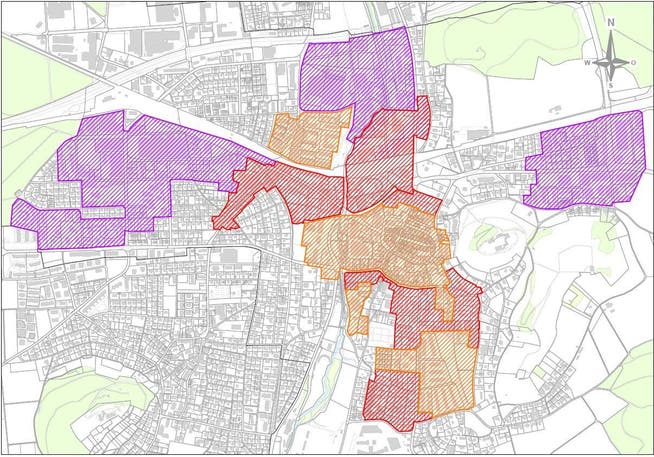 Die Fernwärmenetze in Lenzburg: Die orange eingefärbten Flächen zeigen den Perimeter des bestehenden Netzes, die roten die Ausbaugebiete ab 2022 und die violetten die weiteren geplanten Ausbaugebiete.