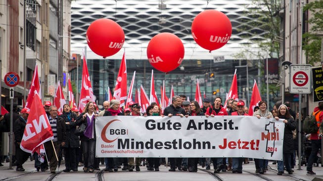 2014 demonstrierten Arbeitnehmende und Gewerkschaft in Basel für einen Mindestlohn.