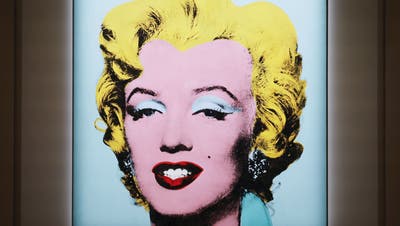 Zu Lebzeiten ein Star - und bald vermutlich das teuerste Bild des 20. Jahrhunderts. Andy Warhols «Shot Sage Blue Marilyn» könnte bei der Auktion im Mai eine Rekordsumme erzielen. (Bild: John Angelillo / Keystone)