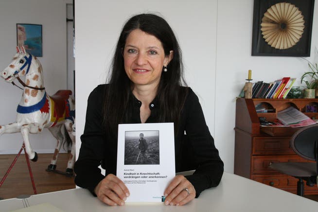 Astrid Bieri leistet mit ihrem Buch einen Beitrag zur Aufarbeitung des über 100 Jahre dauernden Verdingkinderwesens in der Schweiz.