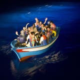 Auf dem Weg nach Europa: Allein diese Woche wurden 53 Menschen vor der lybischen Küste für vermisst oder als tot gemeldet. (Symbolbild) (Keystone)