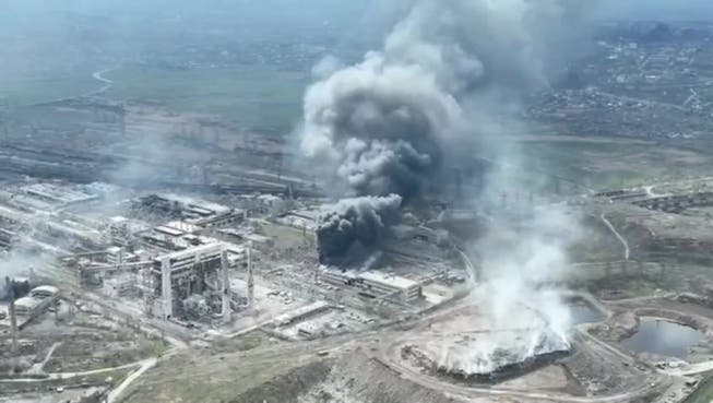 Drohnenaufnahme des Stahlwerks von Mariupol, in the notch immer rund 2500 Kimfer and 1000 Ukrainians civilians.