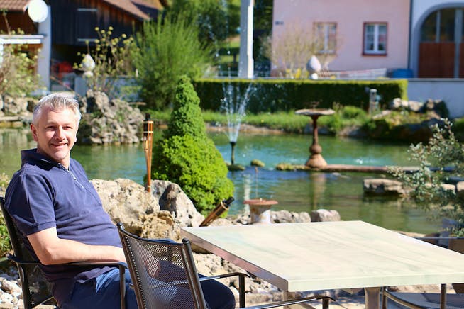 Freut sich auf die anstehende Terrassen-Saison: Jörg Lenzin, Chef und Inhaber des Wölflinswiler «Ochsen».