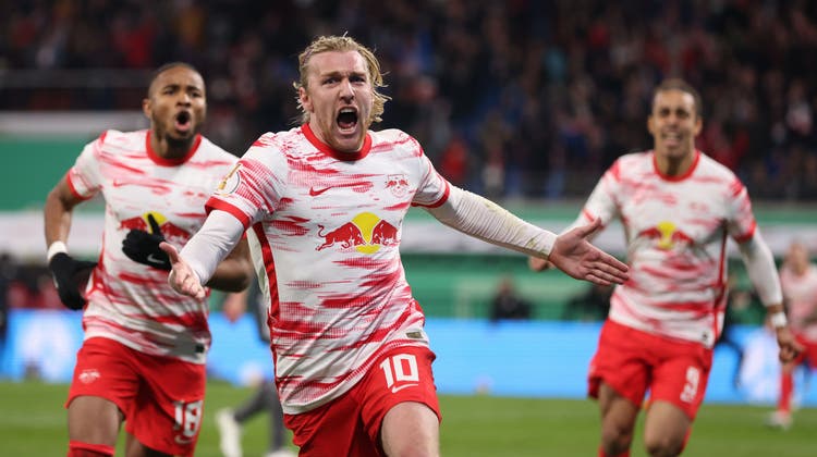 Emil Forsberg schiesst Leipzig mit seinem Last-Minute-Treffer in den Final. (Keystone)