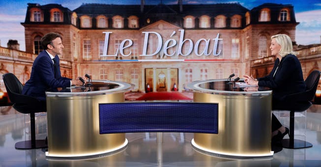 Frankreichs Staatschef Emmanuel Macron und Herausforderin Marine Le Pen beim TV-Duell am Mittwochabend.