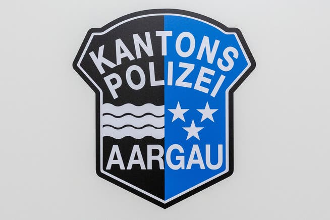 Die Kantonspolizei Aargau sucht die Person, die den Unfall verursacht hat.