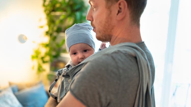 Vor allem der Vaterschaftsurlaub wäre bei einem Ja zur Elternzeit-Initiative massiv verlängert worden. (Keystone)