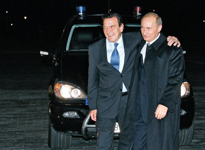 Haben sich immer gut verstanden: Gerhard Schröder und Wladimir Putin bei einem Treffen in St. Petersburg 2005.