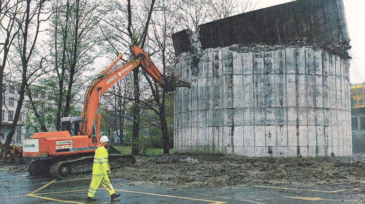 2002 wurde bei Heberlein in Wattwil der «Stapelturm» abgerissen. (Bild: PD)