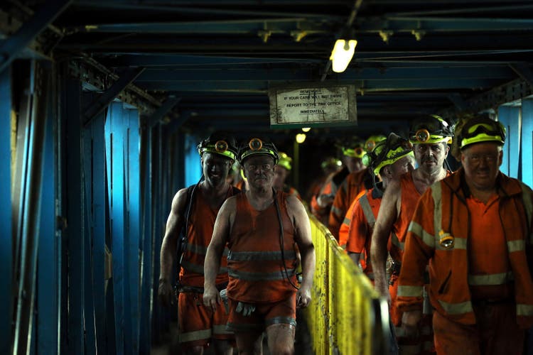 Danach war Schluss: Minenarbeiter verlassen nach ihrer letzten Schicht am 18. Dezember 2015 die Mine von Knottingley, die danach geschlossen wurde.