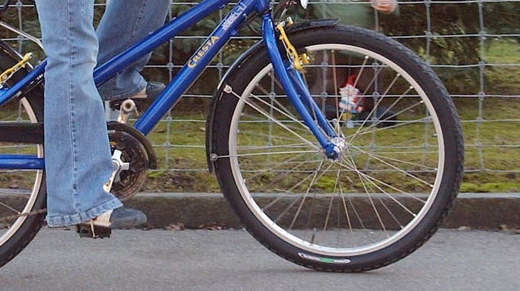 11-jährige Velofahrerin mit E-Bike-Fahrerin zusammengestossen – Polizei sucht Zeugen