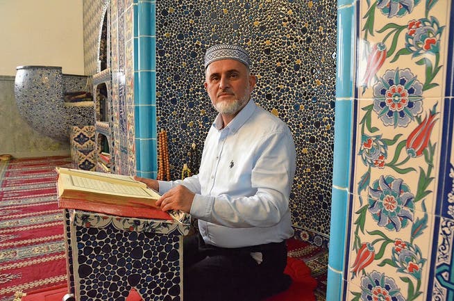 Theologe Abdulkerim Sadiku in der Moschee in Emmenbrücke.