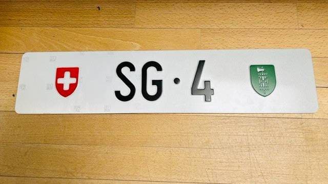 Zwar ersteigert, aber nie bezahlt: «SG 4» – das zweitteuerste Autokennzeichen der Schweiz. (Bild: Kanton SG)