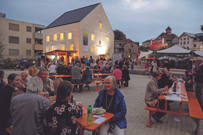 Das kleine Kulturfestival Punkt &amp; Halbi lockte 2018 sehr viele Interessierte zum Wohler Schlössli. Im September folgt die zweite Austragung.