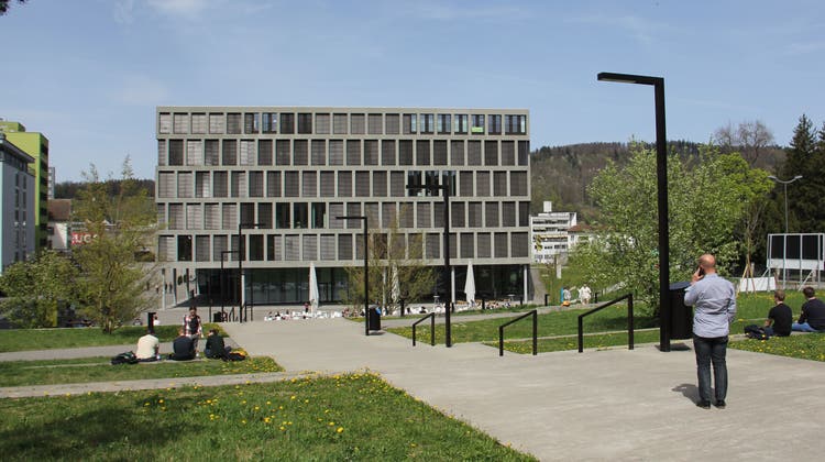 An der Pädagogischen Hochschule in Brugg-Windisch ist die Zahl der Neueintritte für das Lehrerstudium markant gesunken. (Claudia Meier)