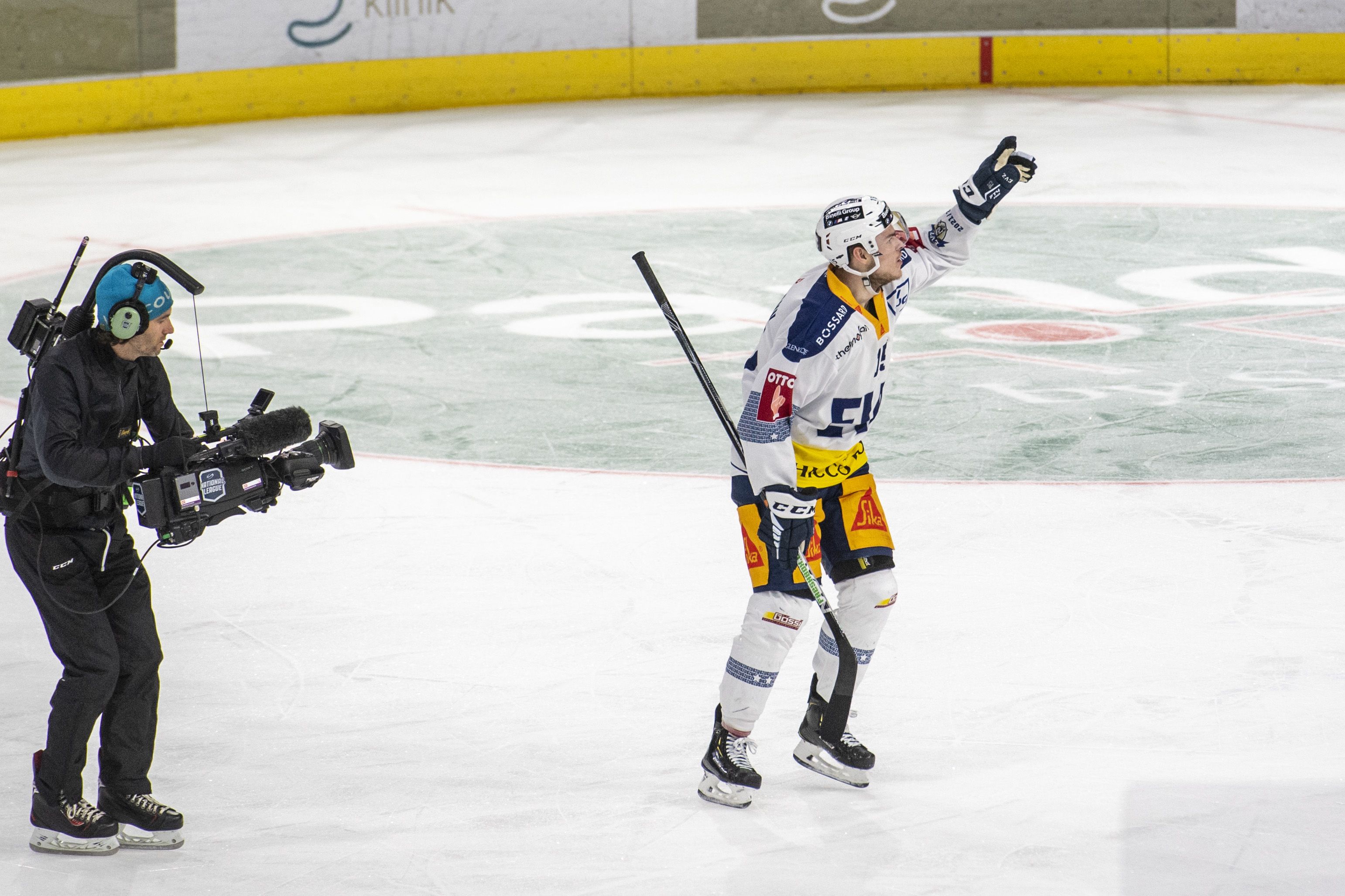 EV Zug Schlägt ZSC Lions 2:0 - Auch Dank Paraden Von Genoni