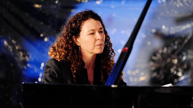 Die Schweizer Jazz-Pianistin Sylvie Courvoisier beim 50. Moers Festival 2021. (Sven Thielmann, Essen / www.imago-images.de)