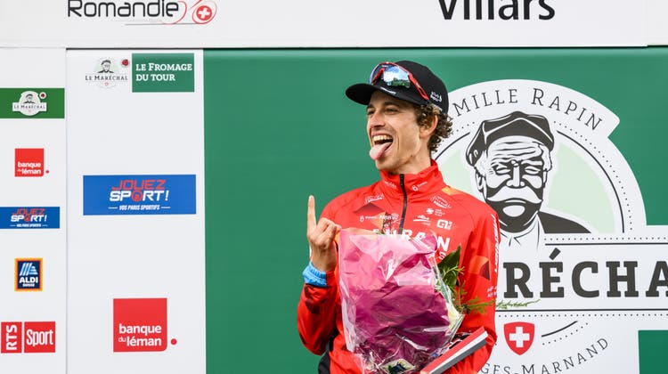 Freut sich über den zweiten Rang an der Tour de Romandie: Gino Mäder. (Jean-Christophe Bott / KEYSTONE)
