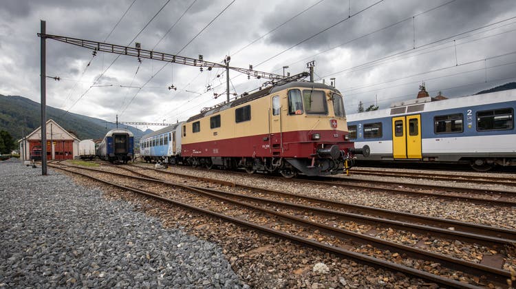 Beim Bahnhof der Oensingen-Balsthal-Bahn (OeBB) in Balsthal stehen Raritäten aus verschiednen Epochen der Eisenbahngeschichte. (Patrick Lüthy)