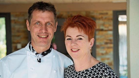 Christian und Marianne Birchmeier bewirten noch bis Ende Juni ihre Gäste im Restaurant Mühle, Oberschan. (Bild: PD)