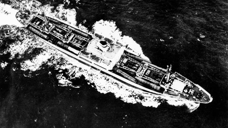 Zur Deeskalation der Kuba-Krise von 1962 werden am 6. November 1962 an Bord des sowjetischen Schiffes «Anasov» Mittelstreckenraketen in die UdSSR zurücktransportiert, die zwischenzeitlich auf Kuba installiert worden waren und die Welt nahe an einen atomaren Krieg zwischen den USA und der Sowjetunion gebracht haben. (Str/Keystone)