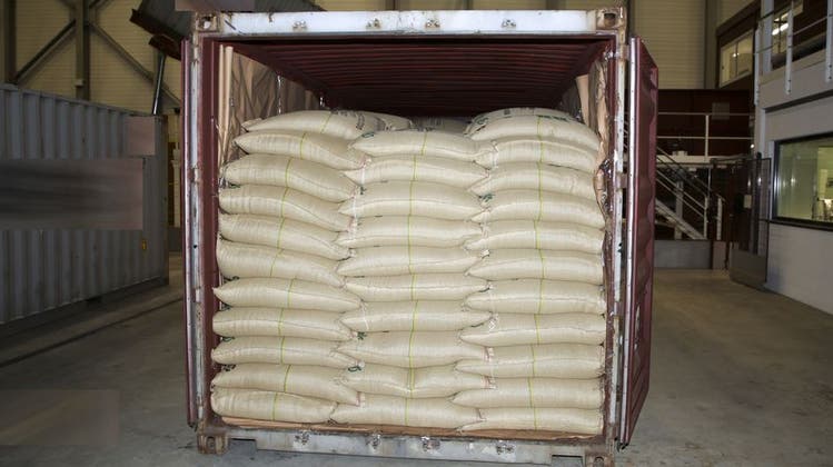 Nespresso-Mitarbeiter in Romont fanden in Schiffscontainern kiloweise Kokain. (Keystone)