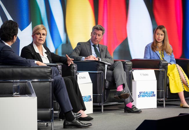 Panel über die künftige Rolle der Nato: (von rechts) die ukrainische Parlamentarierin Lisa Yasko, Benedikt Franke, Chef der Münchner Sicherheitskonferenz, die frühere kroatische Präsidentin Kolinda Grabar-Kitarović und Moderator Ali Aslan.
