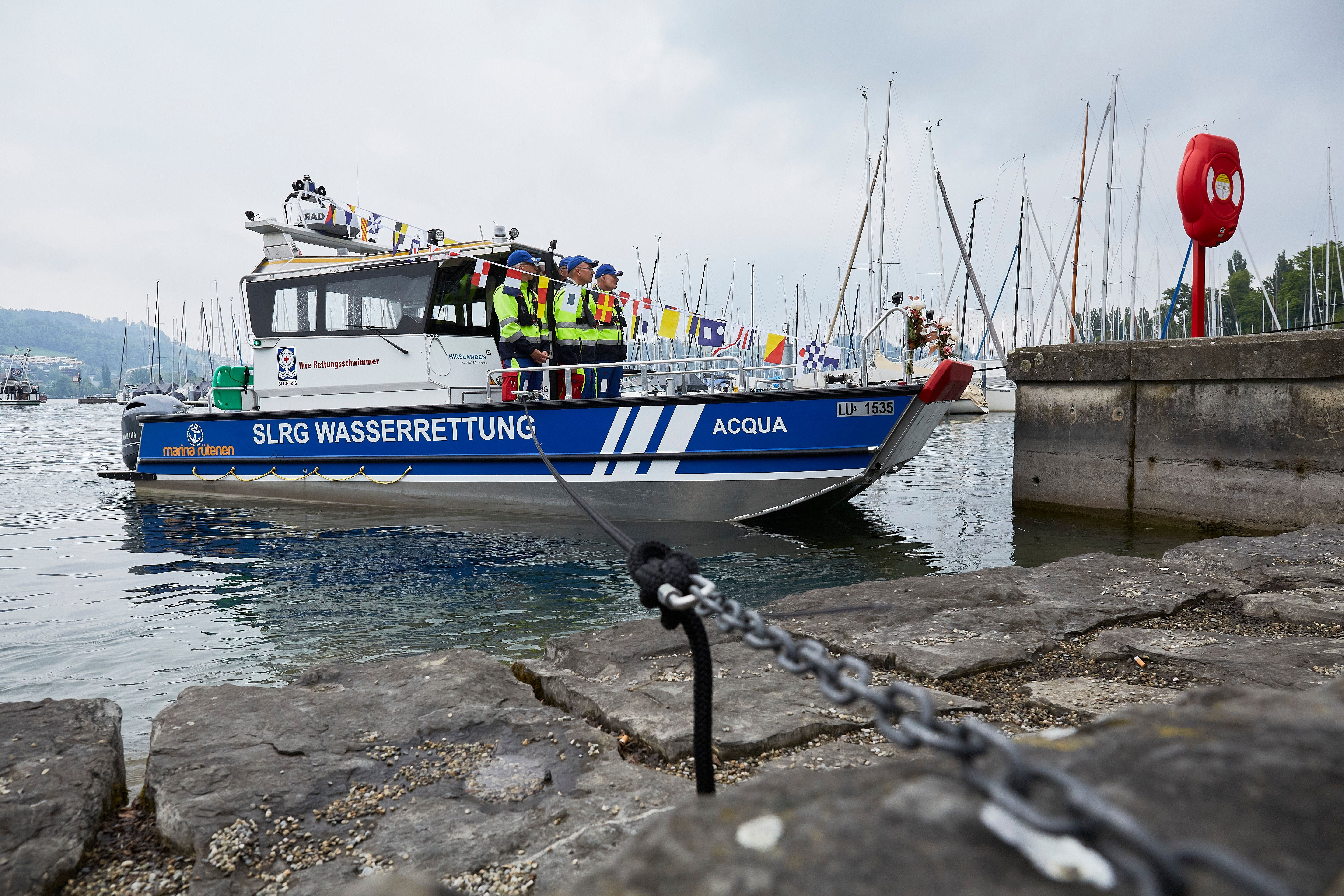 Auf diesen Moment hat die SLRG Luzern lange hingearbeitet. Stolz kann sie nun das neue Einsatz- und Rettungsboot präsentieren.