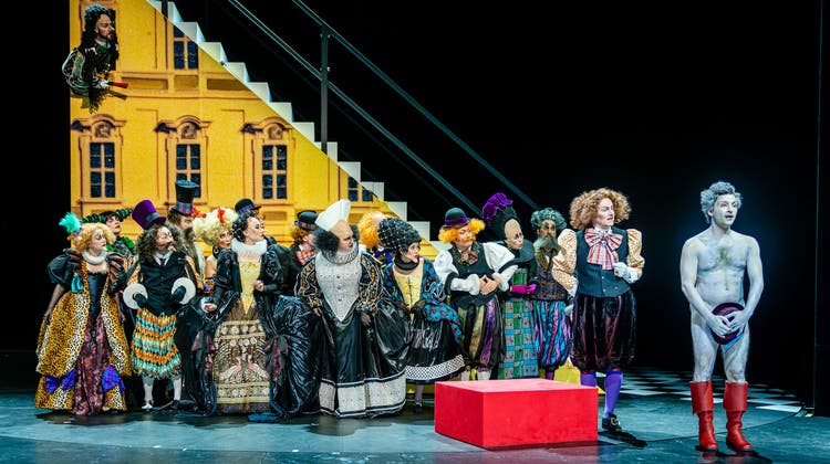 Darf es auch kommende Saison mal bunt und opulent sein im Luzerner Theater wie hier in einer Szene aus der Oper «Perelà»? (Bild: Ingo Höhn (Luzern, 22. April 2022))