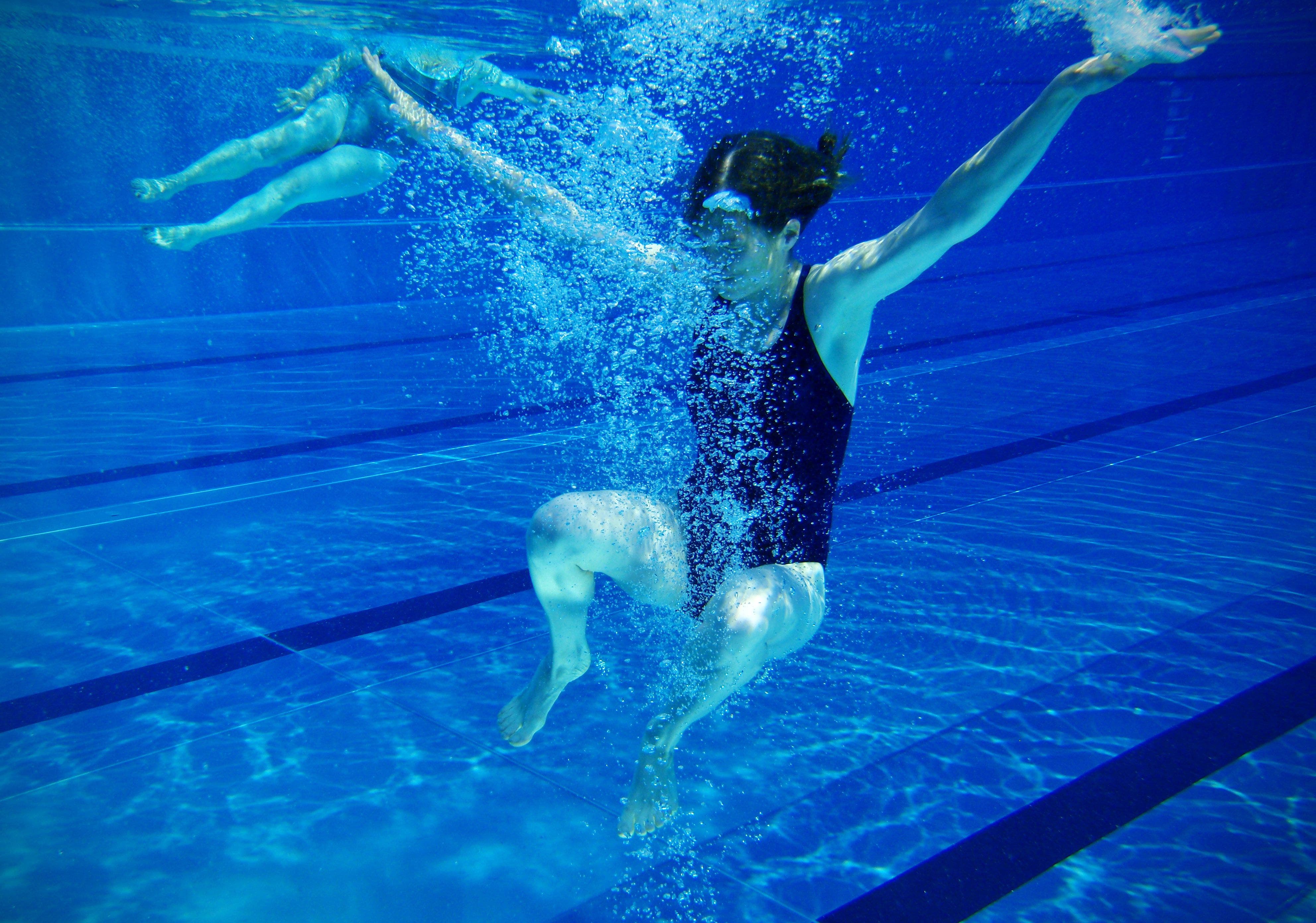 167 schwimmen nackt um die Wette | Tages-Anzeiger