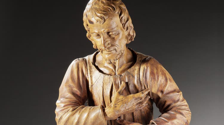 Die hervorragend geschnitzte Figur Niklaus von Flües im Museum Burg Zug. (Bild: Museum Burg Zug,  Daniel Meyer, Fotostudio GmbH, Luzern)