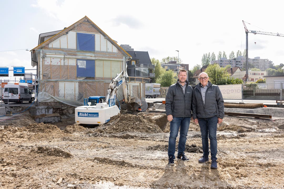 Bauen für die Zukunft der Garage Egger: Geschäftsführer Sandro Egger (links) und Inhaber Willy Egger (rechts).