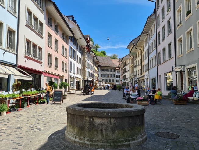 Am 21. Mai laufen Kinder und Erwachsene durch die Altstadt von Lenzburg. Durch den neuen Startort alle einer Startgruppe aufs Mal. Auch der Rückweg führt durch die Altstadt; das dann aber tröpfchenweise, weil sich das Läuferfeld auf den Kilometern auseinanderzieht.