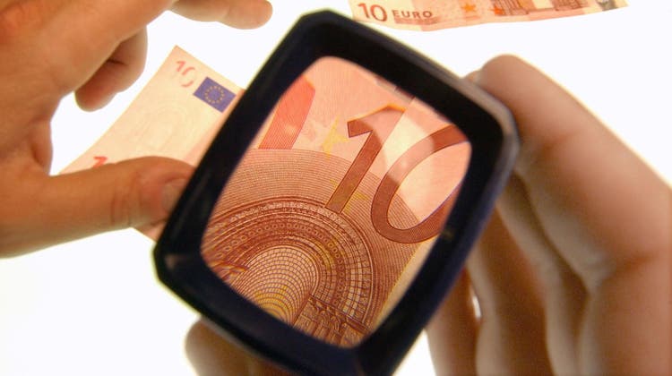 Auch wenn der Fall als «Spielgeld-Affäre» bekannt wurde, kommt die GPK zum Schluss, dass es sich bei den falschen Euro-Noten der Kinder um Falschgeld handelte. (Bild: Symbolbild)