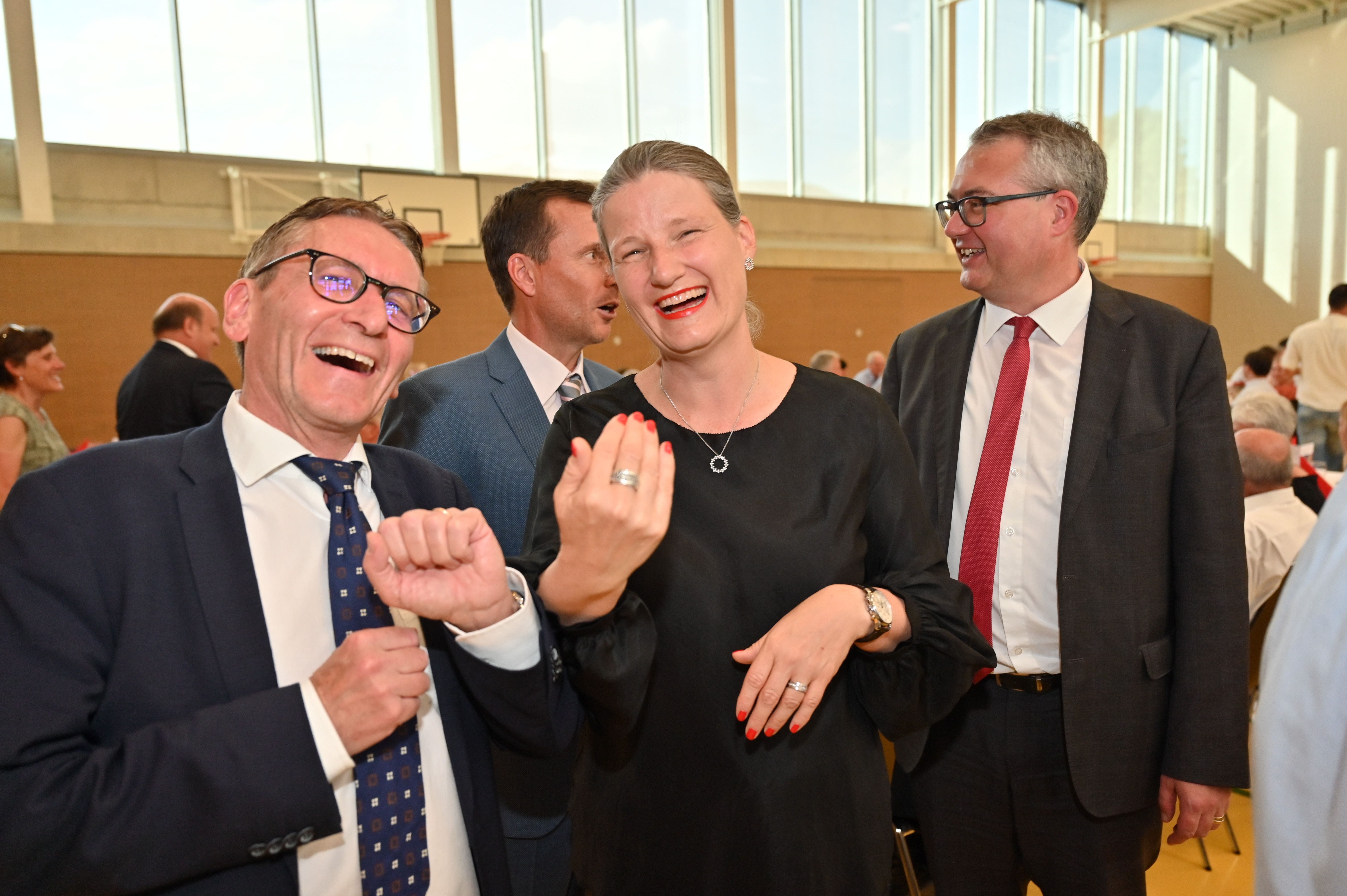 Lachen für die Kamera: Ständerat Pirmin Bischof, Kantonsratspräsidentin Nadine Vögeli, Regierungsrat Remo Ankli.