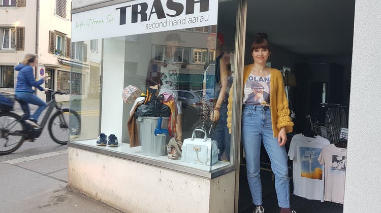 Simone Balmer hat am Rain mit «TRASH» einen neuen Secondhandshop eröffnet. (Nadja Rohner)