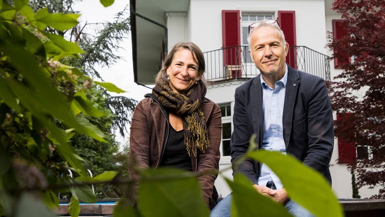 Schule mit Wohnzimmercharakter: Irina Kammerer und Bernhard Schmidt freuen sich auf ihr gemeinsames Projekt. (Severin Bigler)