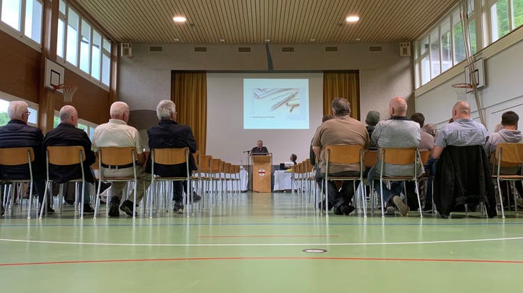 Gemeindeversammlung in Menziken zum Fusionsvertrag mit Burg. (Katja Schlegel / Aargauer Zeitung)
