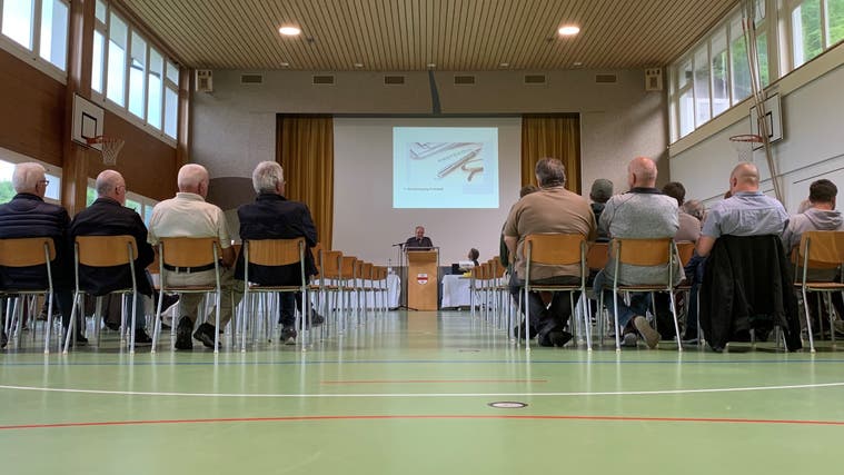 Gemeindeversammlung in Menziken zum Fusionsvertrag mit Burg. (Katja Schlegel / Aargauer Zeitung)