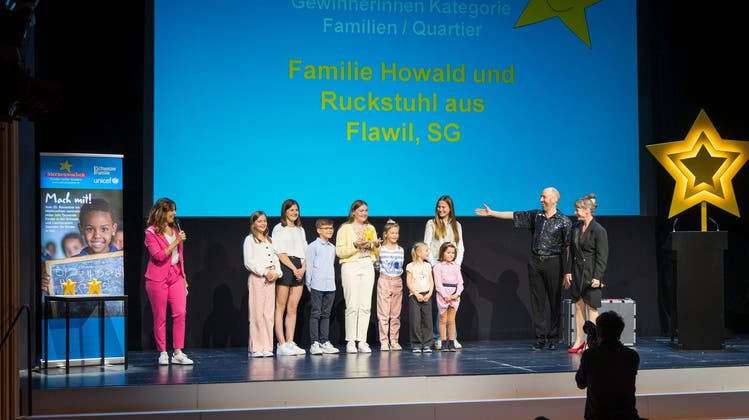 Die Verleihung fand am Samstag im Zürcher Schauspielhaus statt. Auf der Bühne die Gewinner aus Flawil. (Bild: PD)