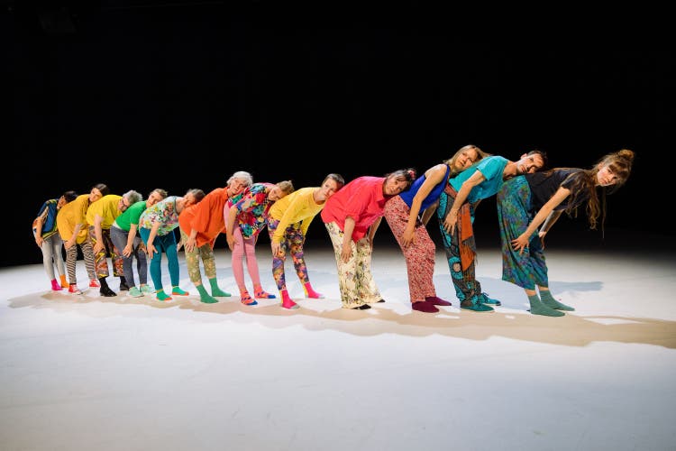 Unter dem Titel «Zämmeheebe» feierte das Tanzkollektiv seine Premiere.