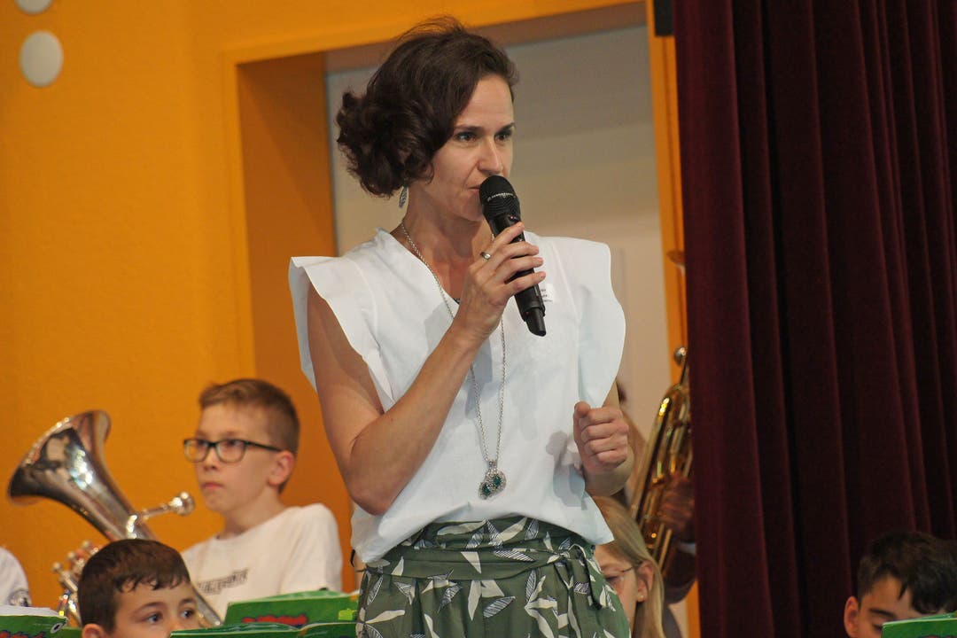 Cornelia Spissu präsentierte die einzelnen Instrumente und sagte zugleich die Stücke an.
