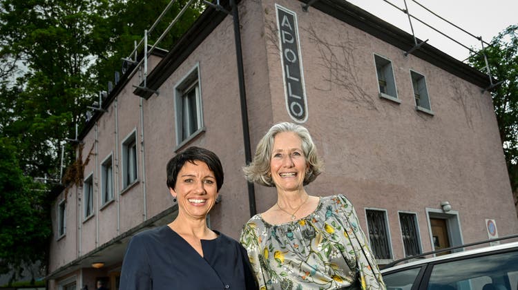 Felicitas Högger und Barbara Haller wollen dem ehemaligen Kino Apollo wieder Leben einhauchen. (Bild: Ralph Ribi)