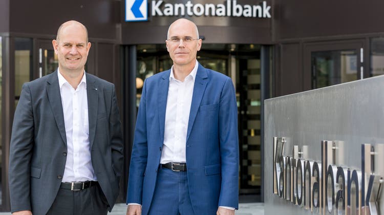 Direktionspräsident Dieter Widmer (links) und Bankratspräsident Dieter Egloff wollen die AKB als nachhaltigste Bank im Kanton positionieren. (Sandra Ardizzone)