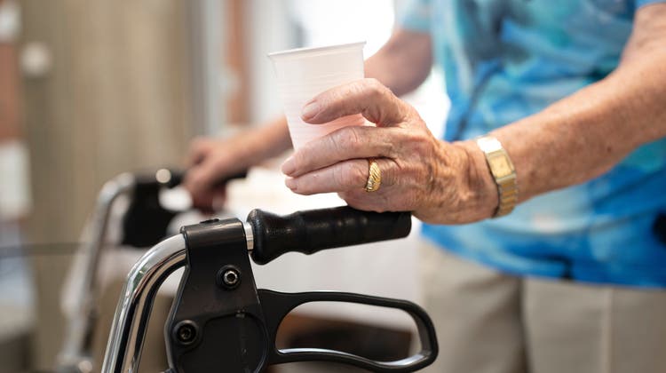 Trotz Anrecht beziehen viele Rentnerinnen und Rentner keine Ergänzungsleistungen. (Bild: Gaetan Bally / Keystone)