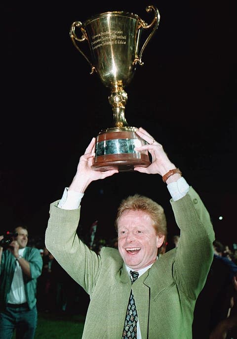 Rolf Fringer mit dem Pokal 1993.