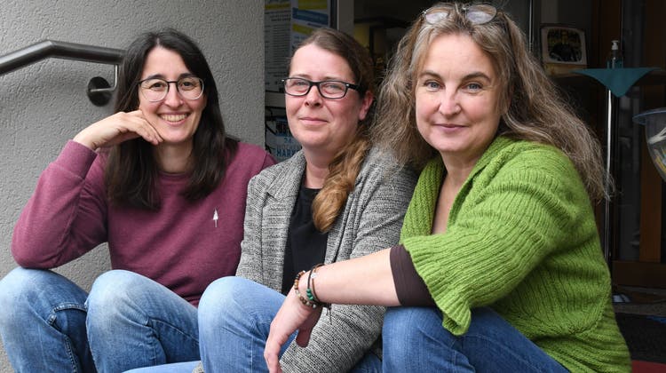 Die Organisatorinnen des Schreibwettbewerbs: Sandra Müller, Marion Herzog und Michèle Minelli. (Bild: Georg Stelzner (Bischofszell, 5. Mai 2022))